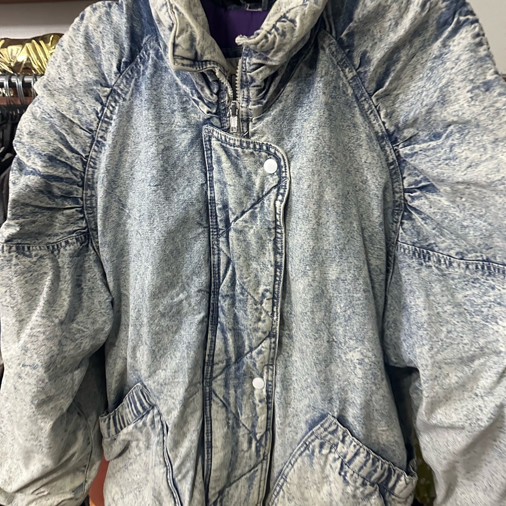 Vintage Acid Wash Women's Puffer Jacket - Picture 3 of 8